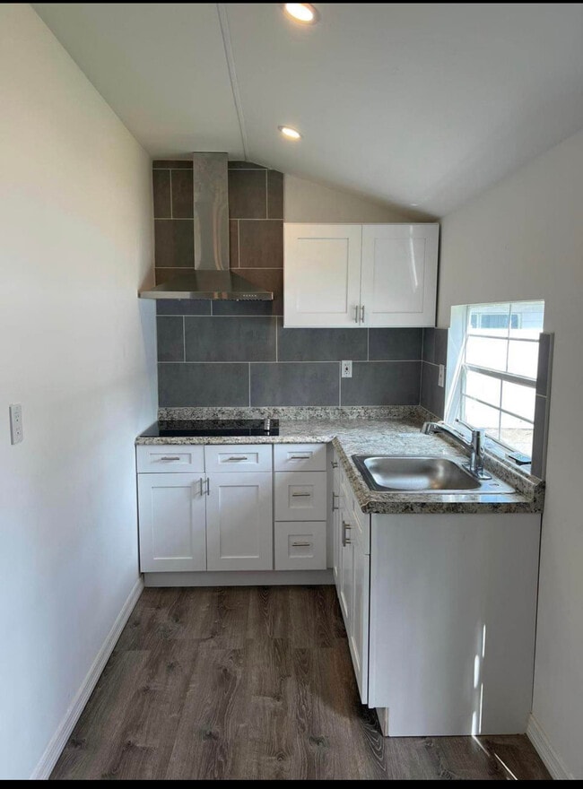 615 W Myrtle St, Unit Myrtle house2