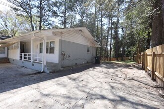 2202 Dering Cir NE in Atlanta, GA - Building Photo - Building Photo