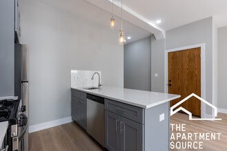 454 W Belden Ave, Unit 09 in Chicago, IL - Foto de edificio - Building Photo