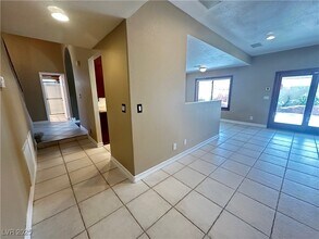 2815 Yorkshire Ave in Henderson, NV - Building Photo - Building Photo