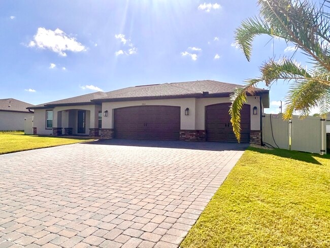 2834 NW 25th Ln in Cape Coral, FL - Building Photo - Building Photo