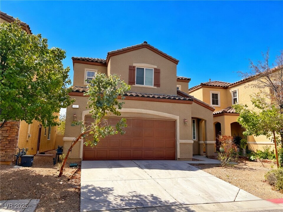 8821 Steaming Thunder Ct in Las Vegas, NV - Building Photo