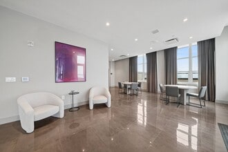 65 Bay Street Apartments in Jersey City, NJ - Building Photo - Building Photo