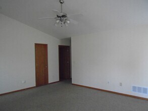 408 Brookmont Dr in Manhattan, KS - Building Photo - Building Photo