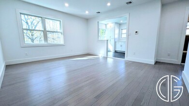 43 Yennicock Ave in Port Washington, NY - Building Photo - Building Photo