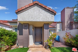 1017 Via Colinas in Westlake Village, CA - Building Photo - Building Photo