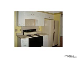 9081 N Golfview Dr in Citrus Springs, FL - Building Photo - Building Photo