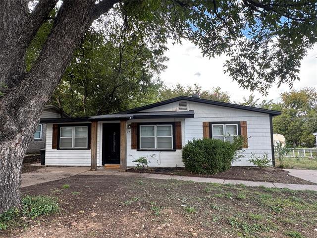 property at 204 Live Oak Ln