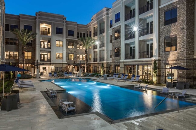 Sinclair in Houston, TX - Building Photo - Building Photo