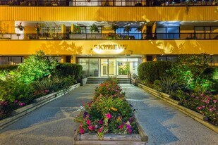 Skyview Apartments in New Westminster, BC - Building Photo