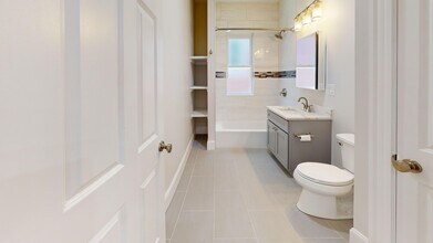 81 Hillside St, Unit 3 in Boston, MA - Foto de edificio - Building Photo