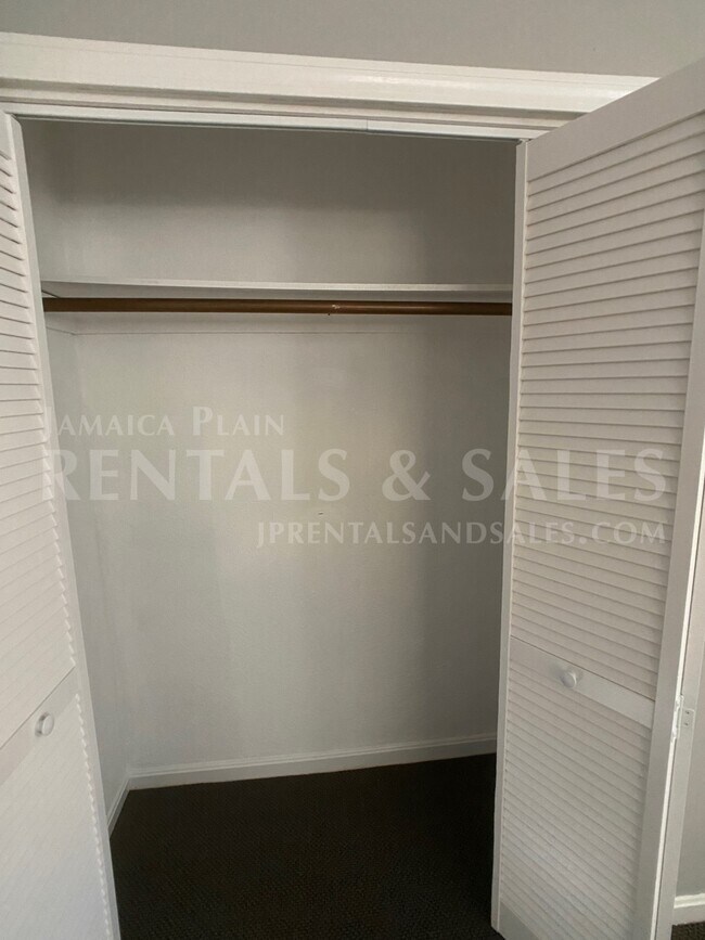 15 Pinedale Rd in Boston, MA - Building Photo - Building Photo
