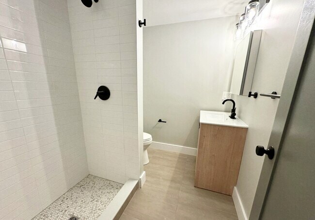 16 Baker Ct in Boston, MA - Building Photo - Building Photo