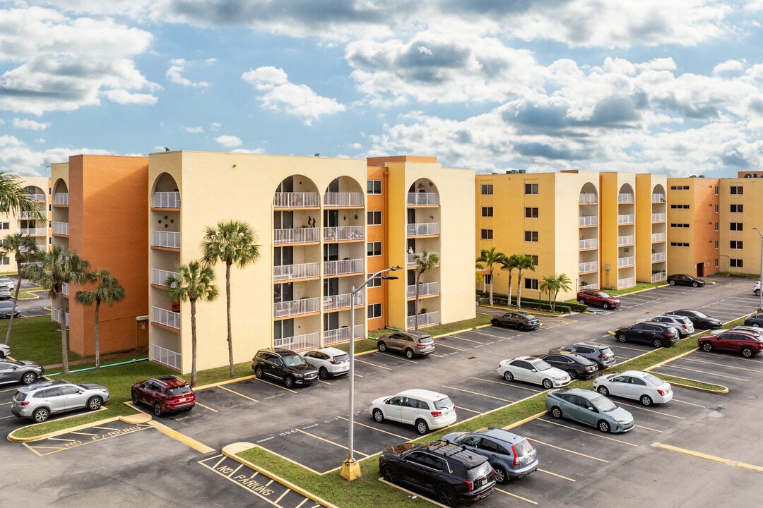 Coral Gate West in Miami Lakes, FL - Building Photo