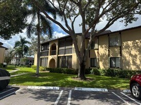 213 Pine HOV Cir in Greenacres, FL - Building Photo
