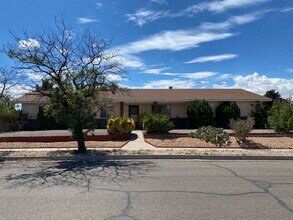 5304 Vicksburg Dr NW in Albuquerque, NM - Building Photo - Building Photo