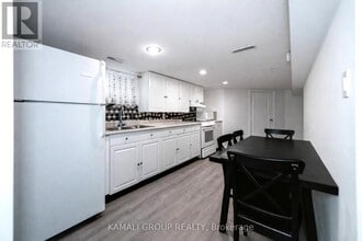 46 Centre St E in Richmond Hill, ON - Building Photo - Building Photo