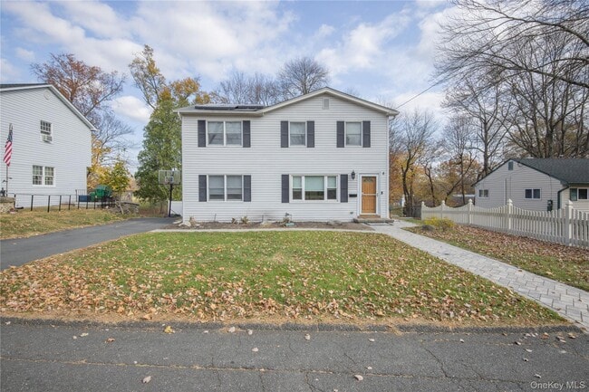 8 Loran Ct