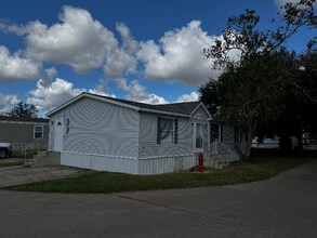 122 Fox Meadow Dr in Alvin, TX - Building Photo - Building Photo