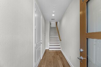 813 Bringhurst St in Houston, TX - Foto de edificio - Building Photo
