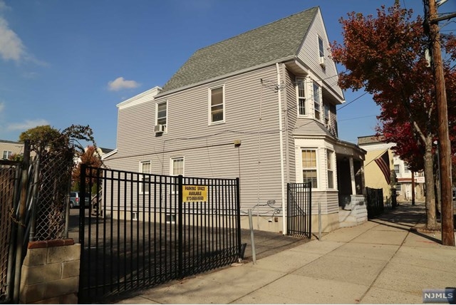 15 Davis Ave in Kearny, NJ - Building Photo