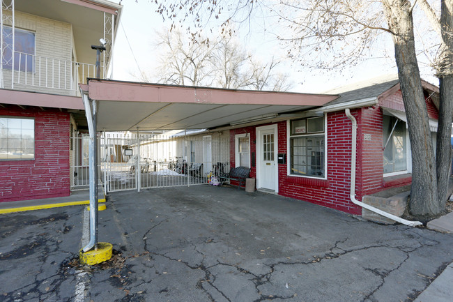 Courtyard Studios in Longmont, CO - Building Photo - Building Photo