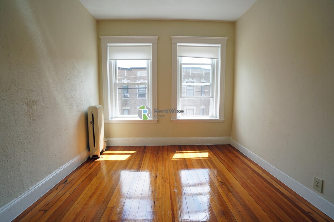 165 Kelton St, Unit 23 in Boston, MA - Building Photo