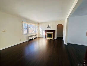 11 W Glen Ave in Port Chester, NY - Building Photo - Building Photo