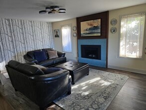 320 NE Wisteria Way in Stevenson, WA - Building Photo - Building Photo