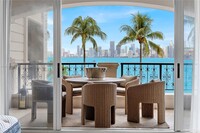 5325 Fisher Island Dr in Miami Beach, FL - Foto de edificio - Building Photo