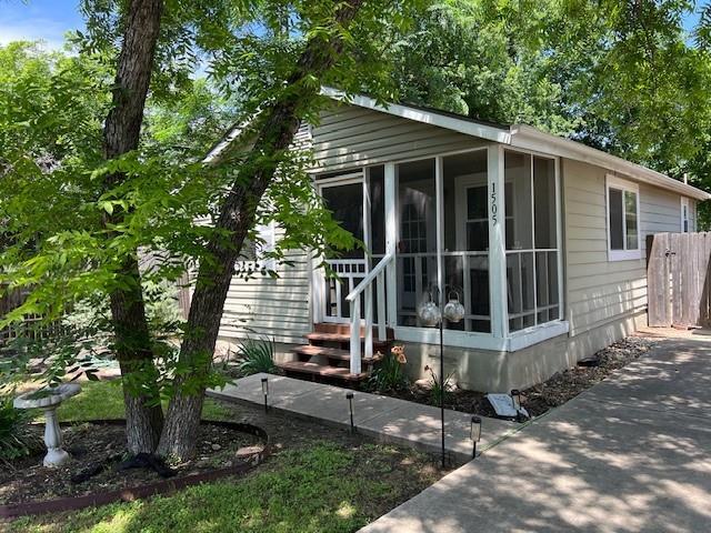 1505 Maple St in Georgetown, TX - Building Photo