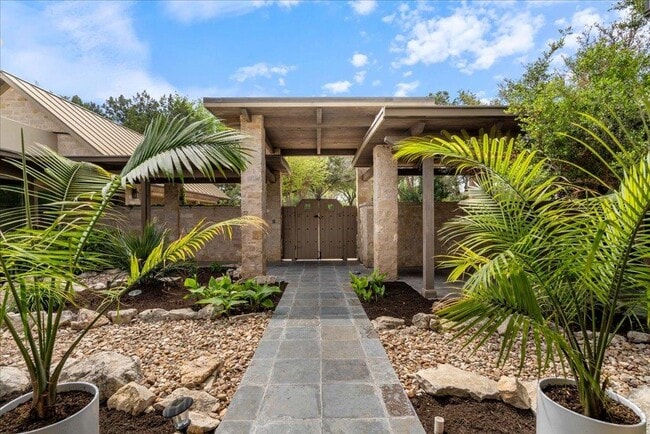 24736 Travis Lakeside Cove in Spicewood, TX - Building Photo - Building Photo