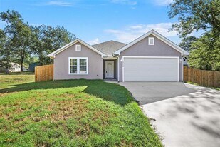 1714 Woodlawn Blvd in Denison, TX - Building Photo