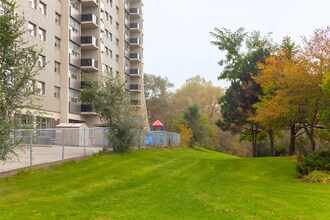 2283 Eglinton Avenue Apartments in Toronto, ON - Building Photo - Building Photo