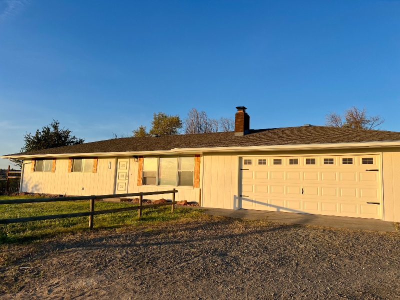 1209 NE Brown Dr in Madras, OR - Building Photo