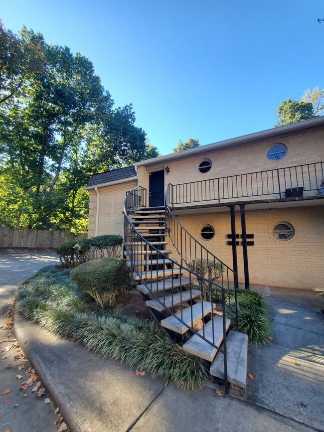5400 Roswell Rd