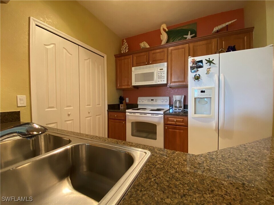 12940 Positano Cir in Naples, FL - Building Photo