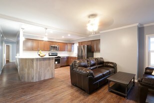 Syracuse Luxury Apartments For Rent With Hardwood Floors