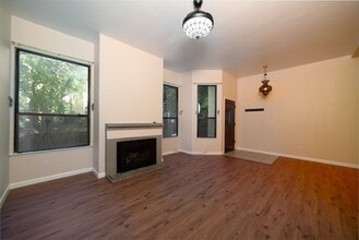 2890 Huntington Blvd in Fresno, CA - Building Photo - Building Photo