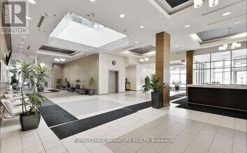 33 Elm Dr W in Mississauga, ON - Building Photo - Building Photo