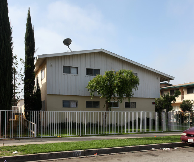 18042 Schoenborn St in Northridge, CA - Building Photo - Building Photo