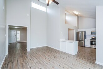 910 Companion Dr in Crosby, TX - Foto de edificio - Building Photo