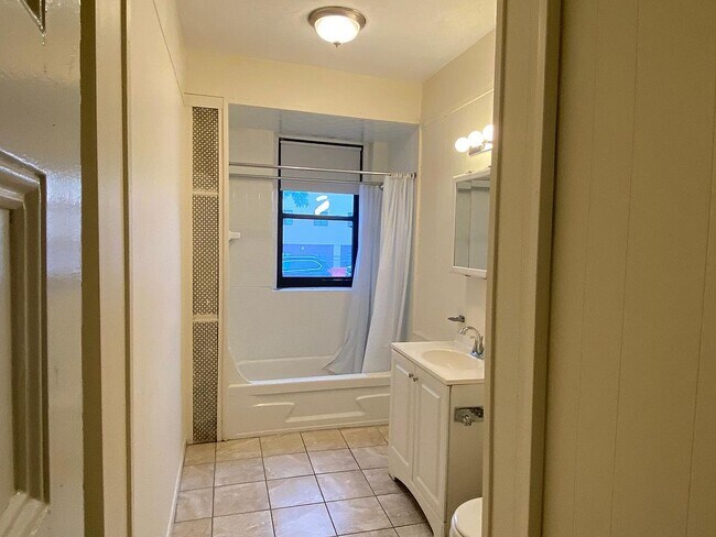 108 Brighton Ave, Unit 10 in Boston, MA - Foto de edificio - Building Photo
