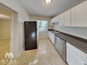 2033 Allandale Cir E in Jacksonville, FL - Building Photo - Building Photo