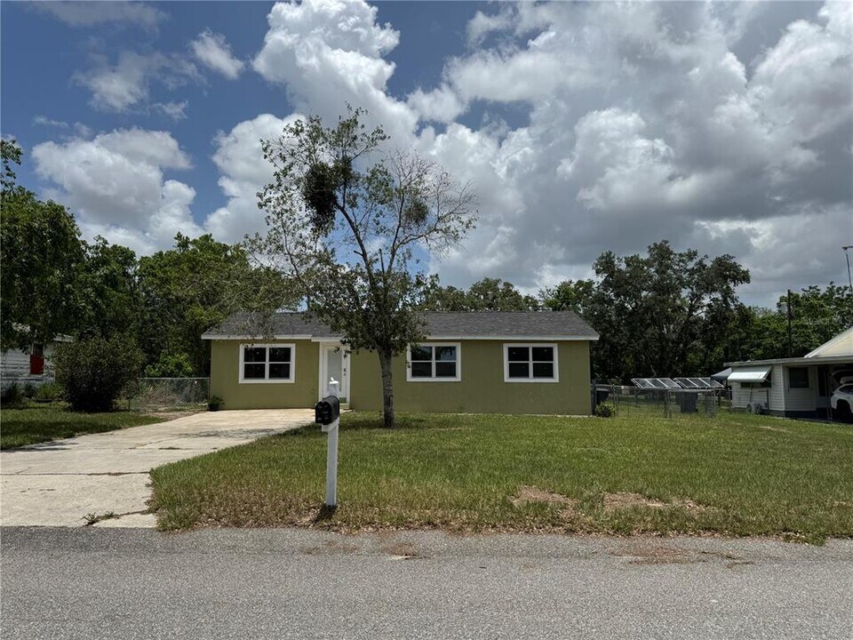 2549 Olive Ave in Lake Wales, FL - Building Photo