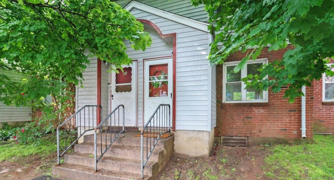 33 Greenfield St in Hartford, CT - Building Photo