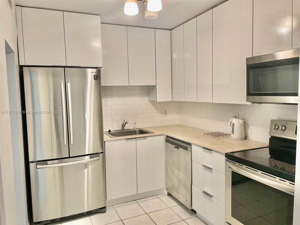 701 NE 1st Ct-Unit -202 in Hallandale Beach, FL - Building Photo
