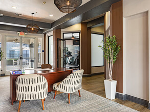 Luxe East in Fresno, CA - Foto de edificio - Building Photo