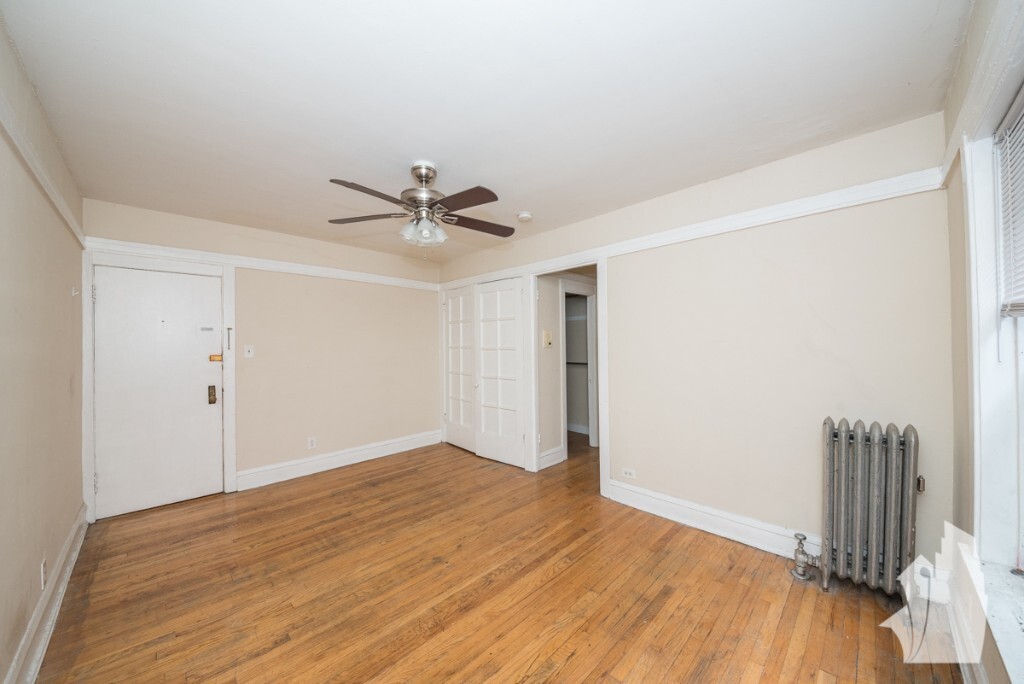 520 W Cornelia Ave, Unit 219 in Chicago, IL - Building Photo
