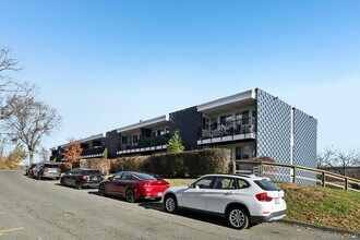 4 Wyndover Woods Ln in White Plains, NY - Building Photo - Building Photo